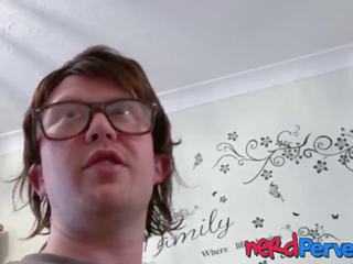 Hujuwly jatty sordyrmak nerds sik and licking his taşşak.