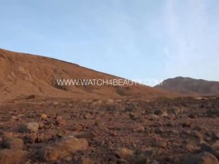 หนุ่ม วัยรุ่น มาเรีย เปล่า ใน the desert