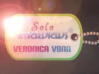 Solointerviews חזה גדול שחרחורת בֵּרוֹנִיקָה vonn אֶצבַּע