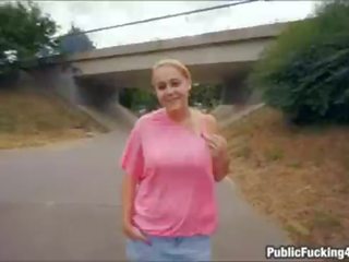Перевіряти молодий mademoiselle піддається і прицвяхований подібно a хвойда