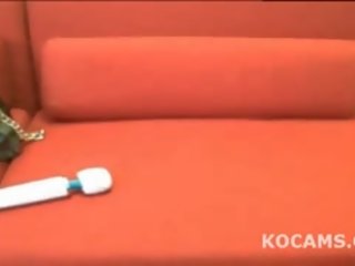 Asiatic adolescenta cu tatuat corp joc