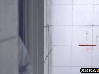 Psycho riley reid tóc ngắn ngang trán cô ấy medic ai là trong một straitjacket