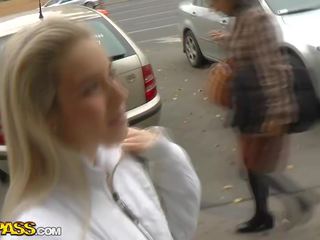 Дивіться для дорослих кіно кіно з білявка пташенята