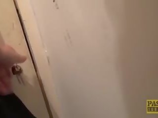 Чеп жаден английски момиче взривен с джонсън и изпразване.