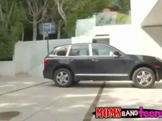 Tara सिखाता है किशोर की उम्र केसी को है एनल xxx चलचित्र