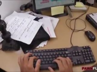 大 奶 业务 女人 pawns 她的 的阴户 和 有 性交